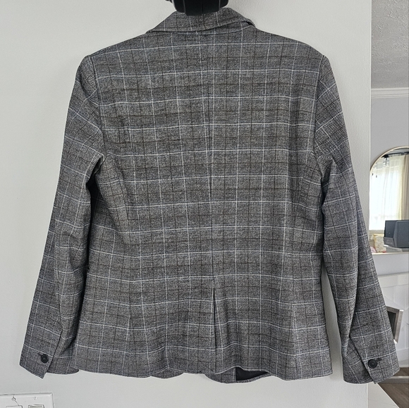 Mango Gray Blazer with Notched Lapels and Plaid Pattern - Picture 6 of 6